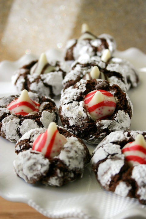 Chocolate-Crinkle-Kiss-Cookies