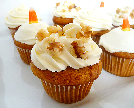 Pumpkin-Cupcakes-with-Cream-Cheese-Frosting