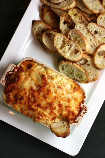 Cheesy-baked-artichoke-dip